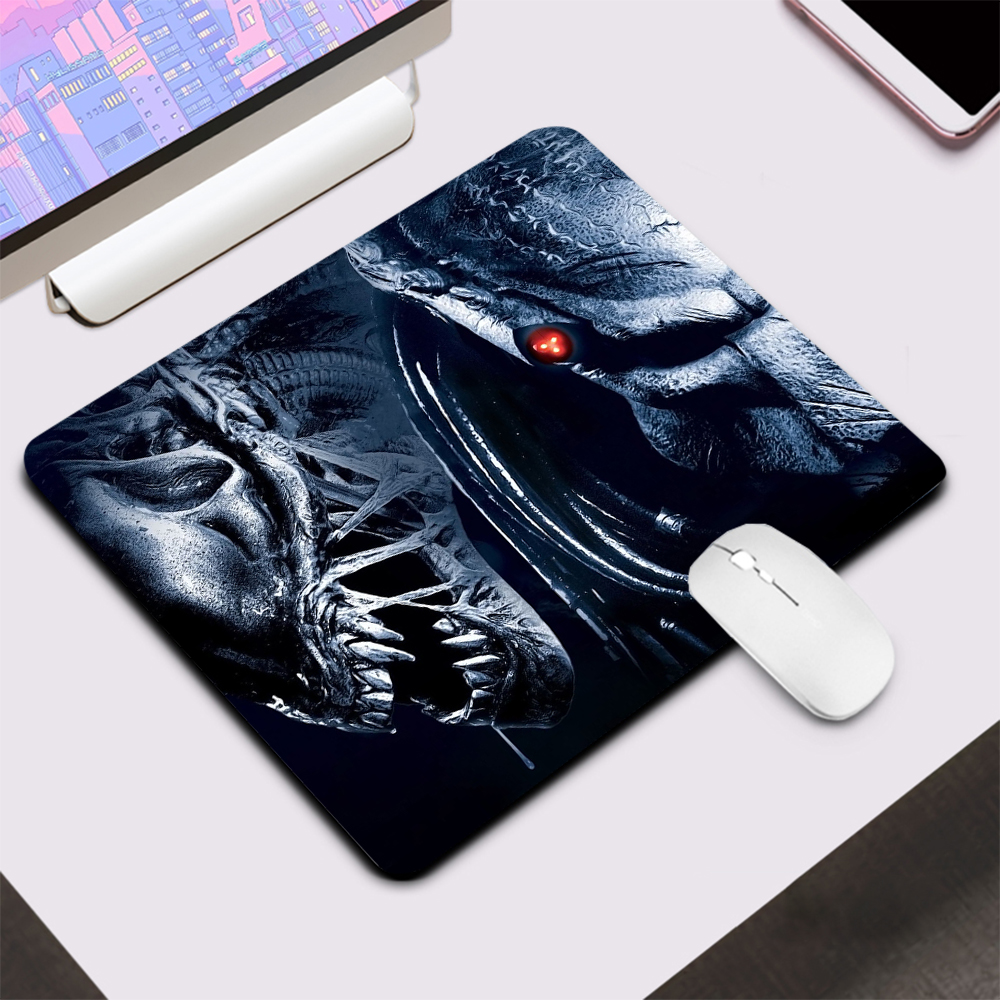 Alien vs Predator Small Gaming - مراجعة Pc Gaming Vs Laptop Gaming وسعره